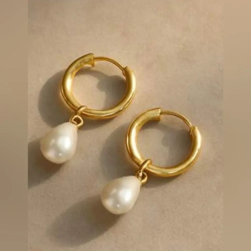 Pearl Drop Earrings Q163